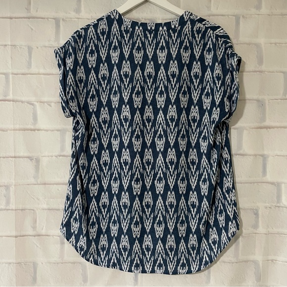 Pleione | V-Neck Geometric Print Cap Sleeve Blouse - Picture 2 of 6